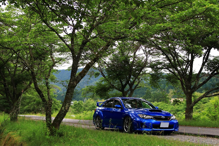 インプレッサ WRX STIのツライチ？・純正ホイール・爪折り・ワイトレに関するカスタム事例の投稿画像1枚目