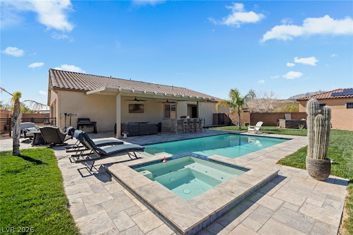 House with pool 2