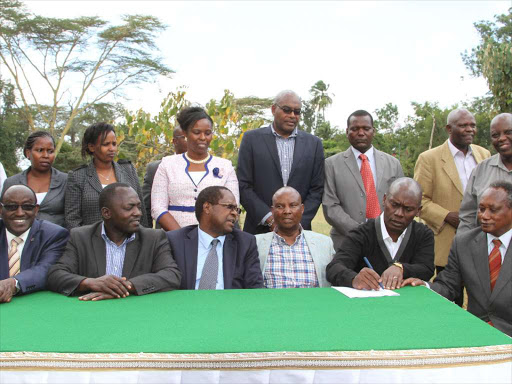 ECONOMIES OF SCALE: Nyandarua Governor Waithaka Mwangi, Laikipia’s Joshua Irungu, Embu’s Martin Wambora, Na- kuru’s Kinuthia Mbugua, Kiambu’s William Kabogo and Nyeri Deputy Governor Samuel Wamathai in Nanyuki on Monday.