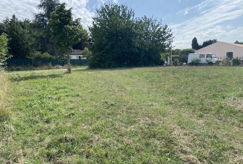  Vente Terrain à bâtir - 734m² à Saint-André-de-Lidon (17260) 