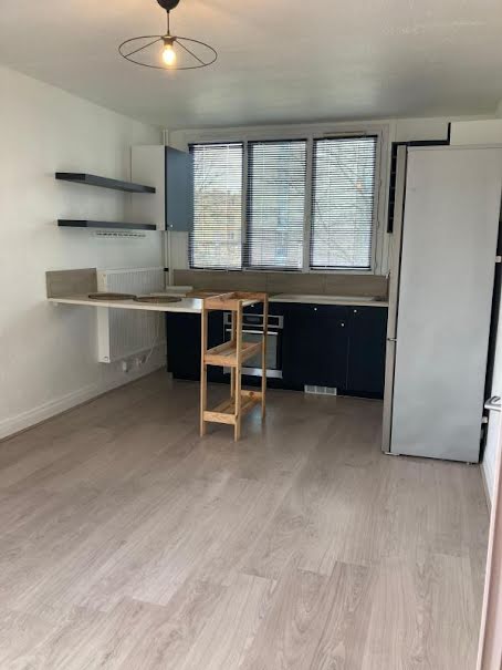 Location  appartement 3 pièces 51 m² à Les Ulis (91940), 900 €