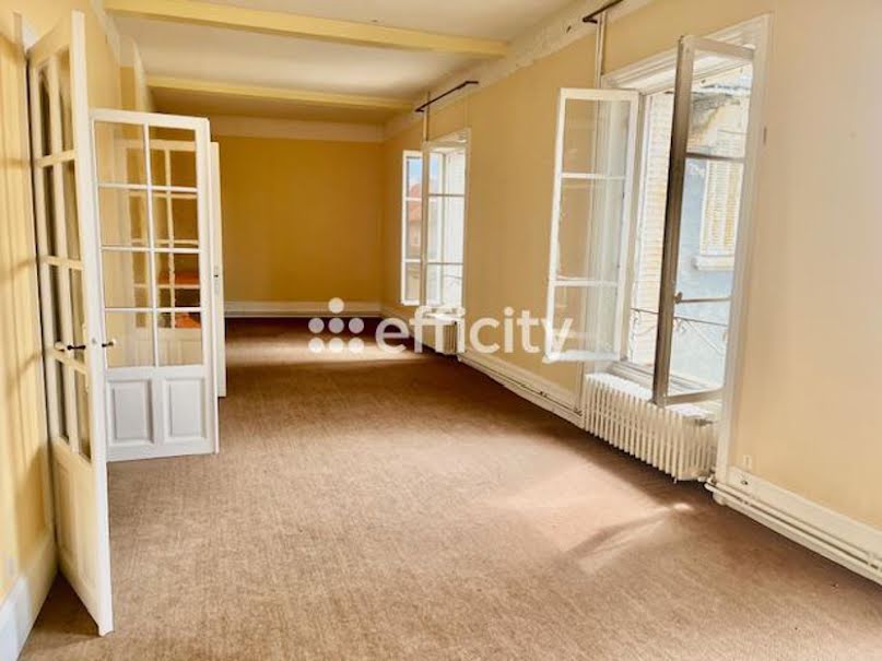 Vente appartement 5 pièces 159.9 m² à Thiers (63300), 71 000 €