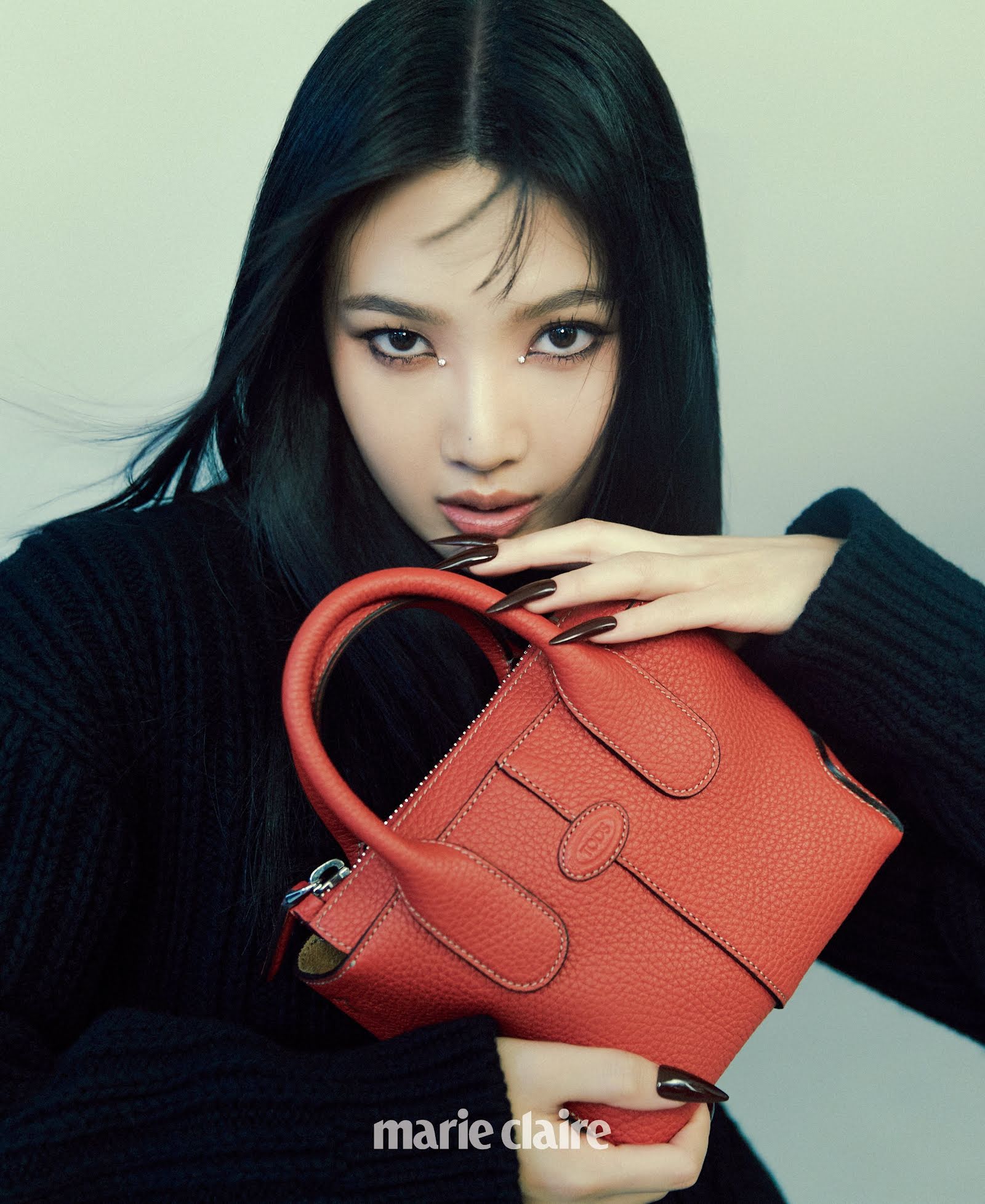 Red-Velvet-JOY-with-Marie-Claire-X-TOD-S-November-2022-documents-1