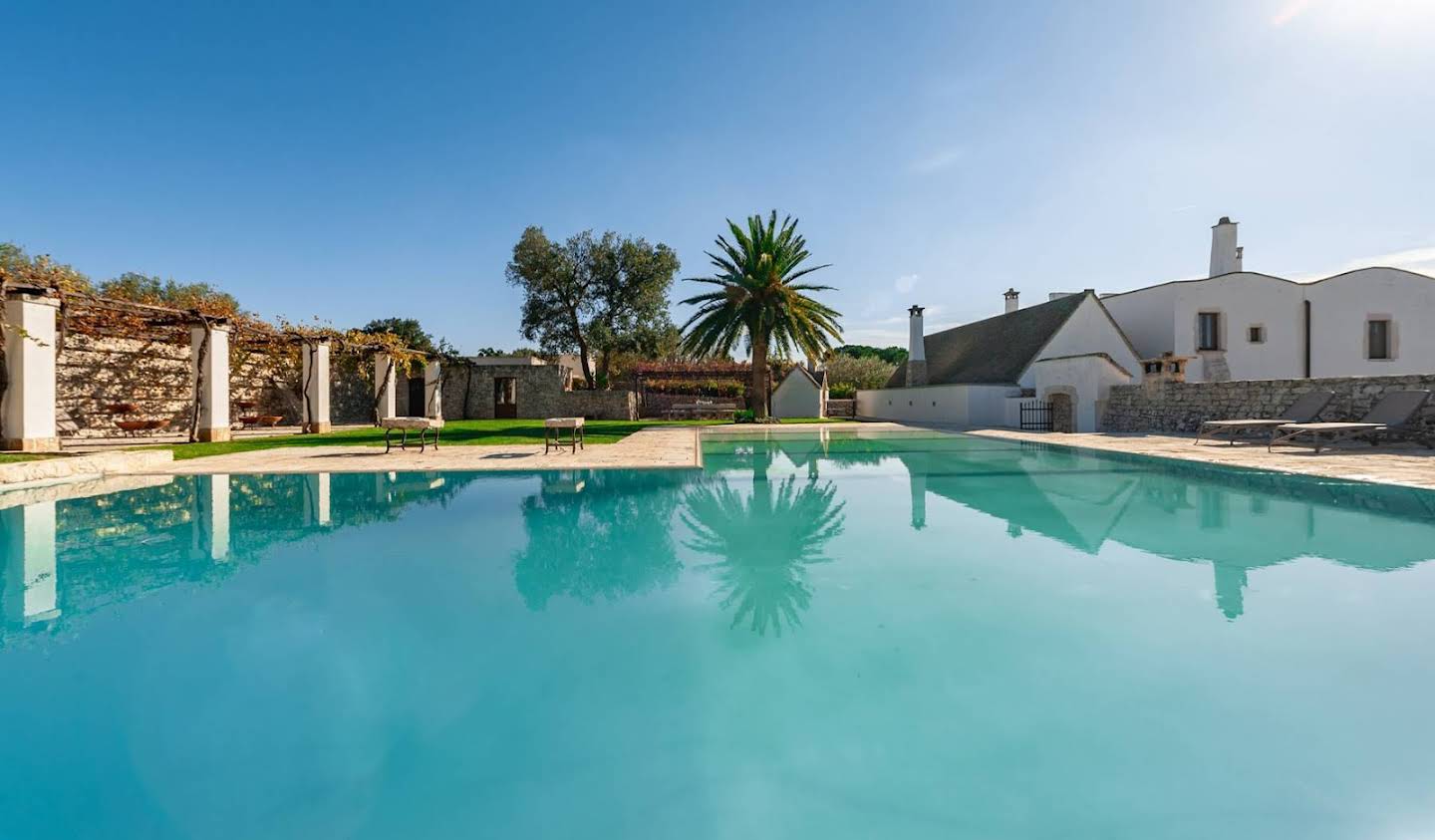 Corps de ferme avec jardin et piscine Putignano