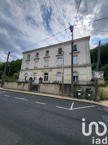 Vente duplex 5 pièces 98 m² à La Chartre-sur-le-Loir (72340), 64 900 €