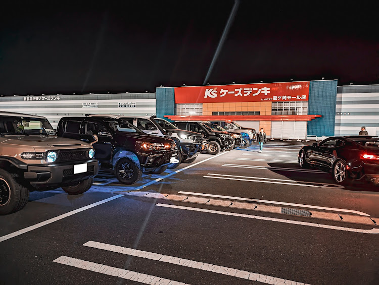 ハイラックスのミーティング・ナイトミーティング・ピックアップトラック・prerunner・USパーツに関するカスタム事例の投稿画像3枚目