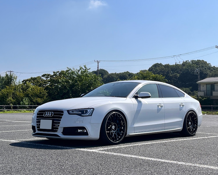 A5 スポーツバックの洗車の頻度ってどのくらい？・アウディのある生活・病院の駐車場・熱中症に気をつけて!!・暑い、、暑いぞおおお！！に関するカスタム事例の投稿画像1枚目