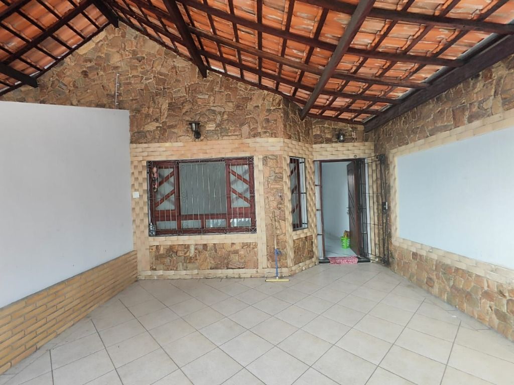 Casa com 2 dormitórios à venda, 107 m² por R$ 470.000 - Vila Assunção - Praia Grande/SP