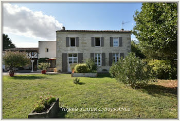 maison à Saint-Jean-d'Angély (17)