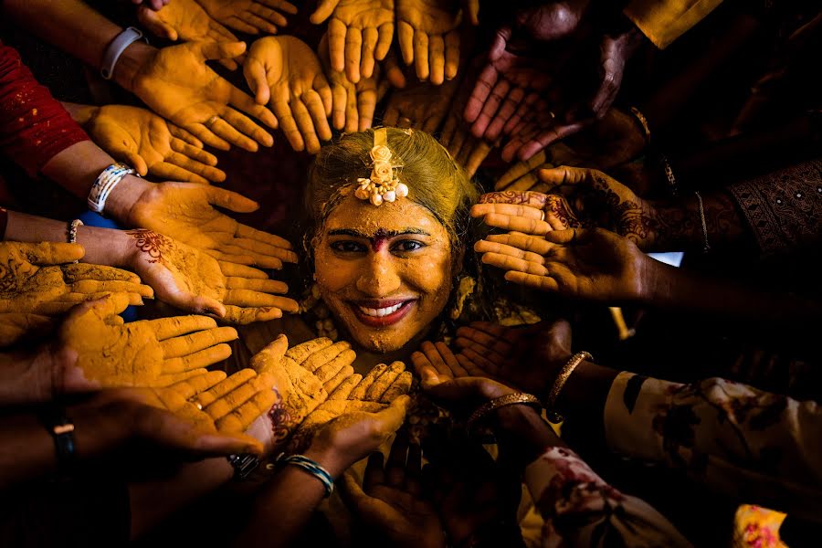 Fotografo di matrimoni Sougata Mishra (chayasutra). Foto del 27 ottobre 2022