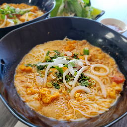 Bun Rieu (Crab, Pork & Tomato Rice Vermicelli Soup) 