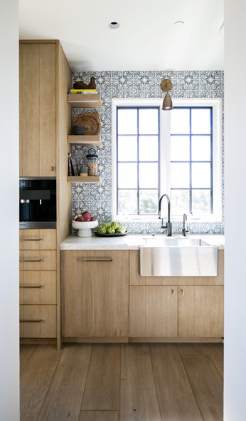 cabinet doors with colorful backsplash