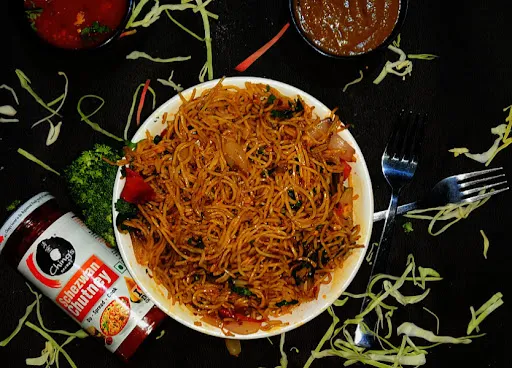 Veg Noodles In Schezwan Sauce