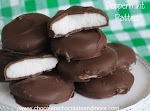 Homemade Peppermint Patties - Chocolate Chocolate and More! was pinched from <a href="http://chocolatechocolateandmore.com/2014/06/homemade-peppermint-patties/" target="_blank">chocolatechocolateandmore.com.</a>