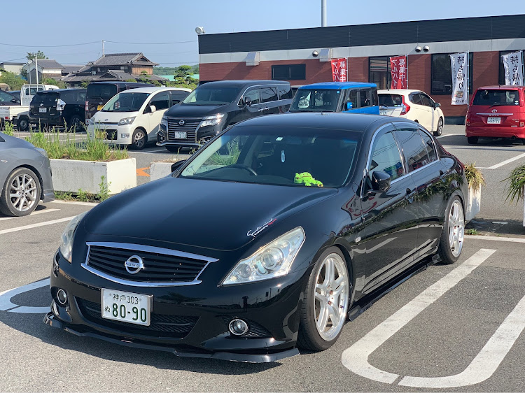 スカイラインの洗車・スカイライン・サイドステップ取付・ドライブに関するカスタム事例の投稿画像1枚目