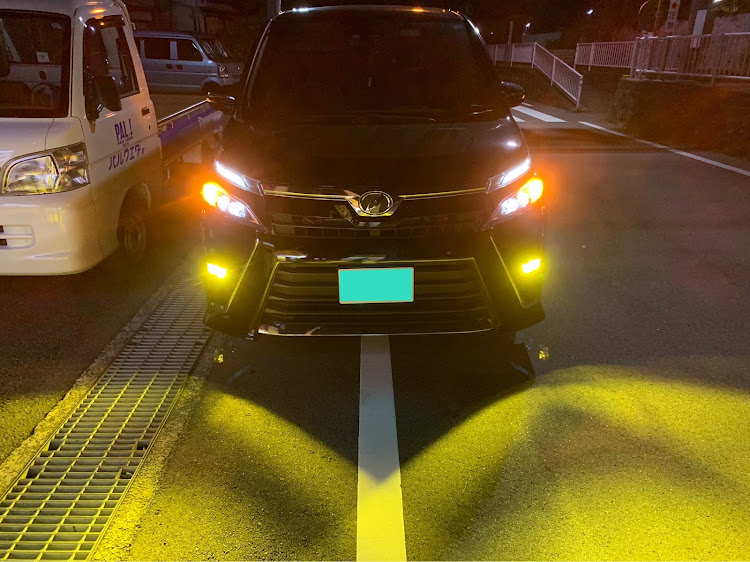 ヴォクシーのVELENO8200lm・シェアスタイル15600lm・フォグランプ交換・イエローフォグに関するカスタム事例の投稿画像13枚目
