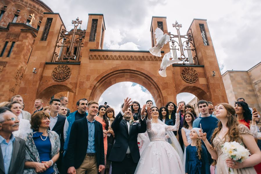 Fotografo di matrimoni Elena Azhischeva (kutsova). Foto del 10 settembre 2017