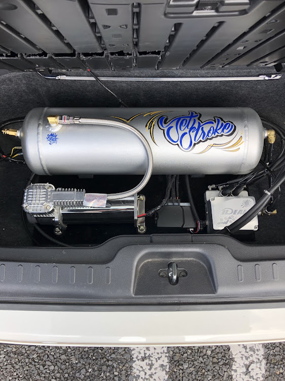 セレナの足回り・マフラー紹介・IDEAL・エアサス・IMPUL・BLASTⅡに関するカスタム事例の投稿画像2枚目