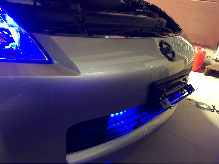 フェアレディZのDIY・LED取付・グリルLED・Z33・フェアレディZに関するカスタム事例の投稿画像1枚目