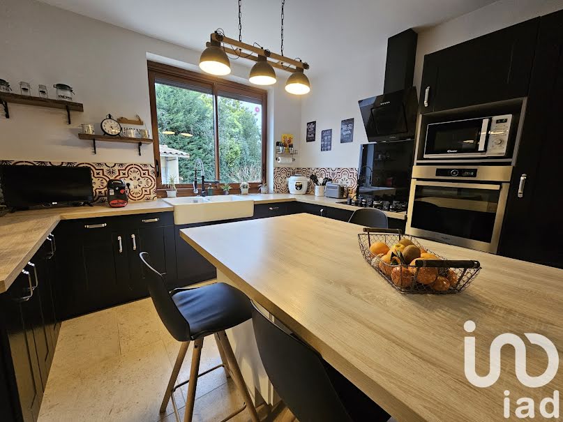 Vente maison 7 pièces 177 m² à Saint-Adjutory (16310), 229 000 €