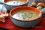 Low Fat Creamy Mushroom Soup was pinched from <a href="http://www.skinnytaste.com/2010/12/creamy-mushroom-soup.html" target="_blank">www.skinnytaste.com.</a>