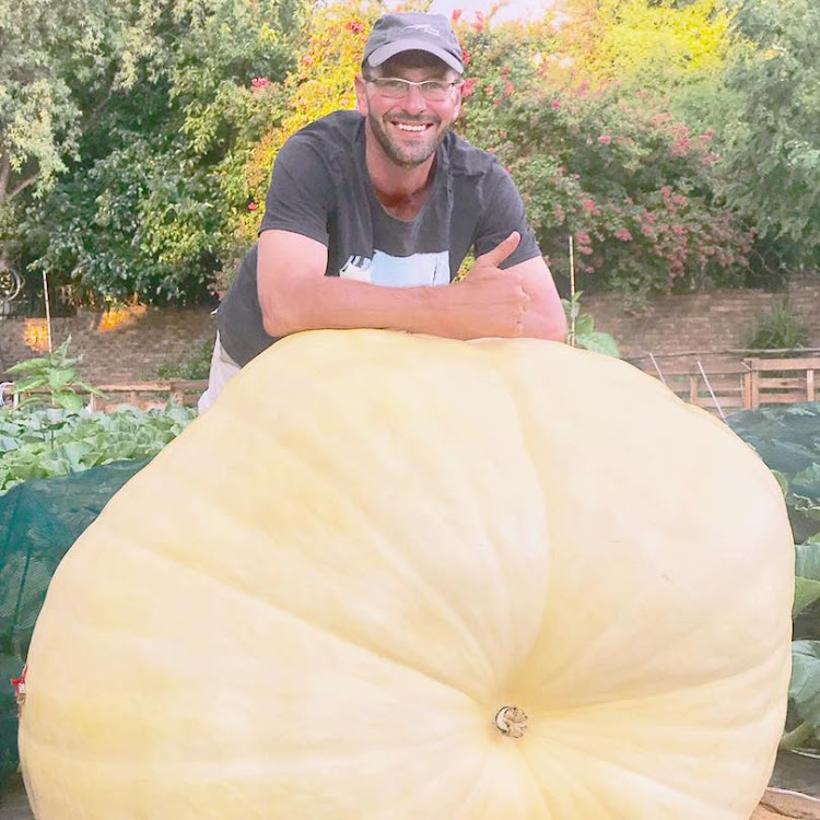 New pumpkin grower Peet Joubert is the winner of the 2019 Livingseeds Giant Pumpkin Competition with his 613kg whopper.