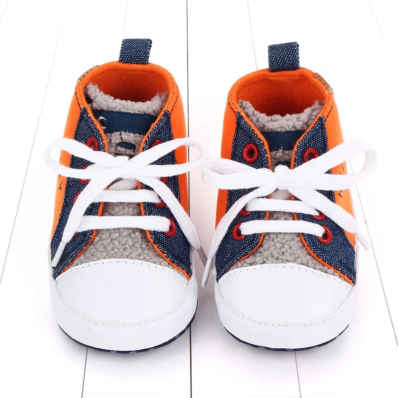 Title 14, Chaussures de marche en toile avec lettres asso...