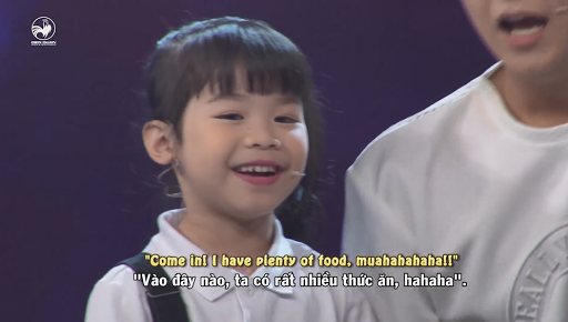 Cô bé khiến khán giả thích thú với khả năng phát âm cực chuẩn và ngữ điệu tự nhiên, truyền cảm
