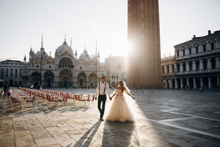 Fotografo di matrimoni Aleks Sukhomlin (twoheartsphoto). Foto del 30 gennaio 2020