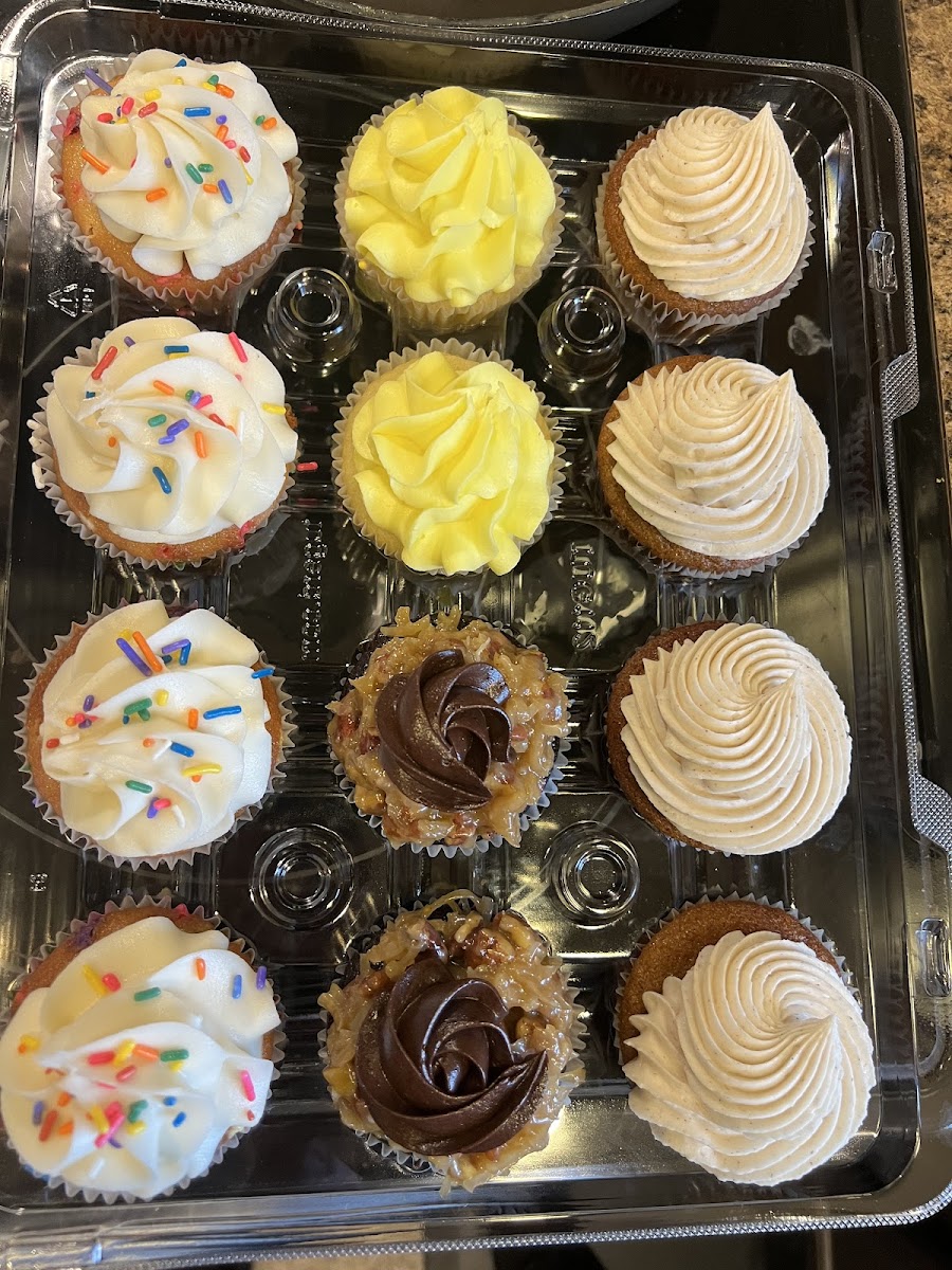 Gluten-Free Cupcakes at Cupcakes n’ Schmitt