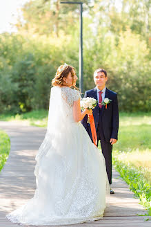 Fotógrafo de casamento Nargiza Latypova (photovruki1). Foto de 19 de setembro 2019