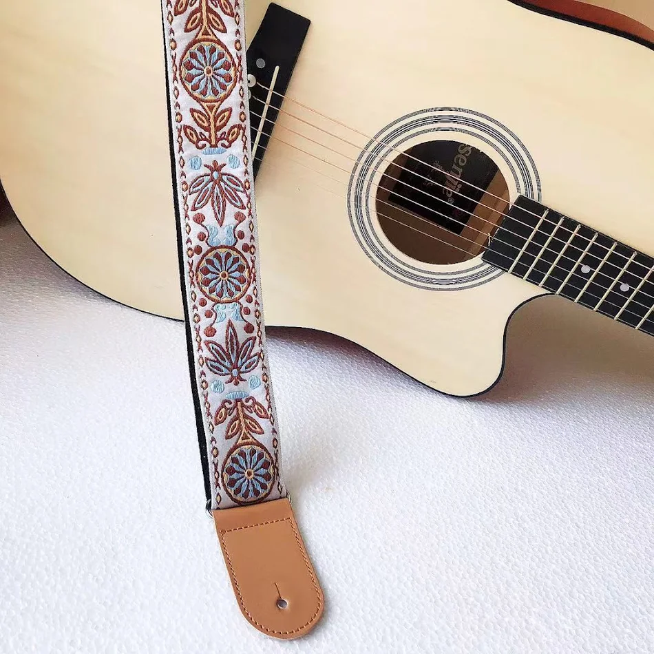 Geborduurde gitaarriem Muziekinstrument accessoires Comfort en stijl Uniek ontwerp Verstelbaar Superieure kwaliteit Duurzaam Ideaal voor muzikanten