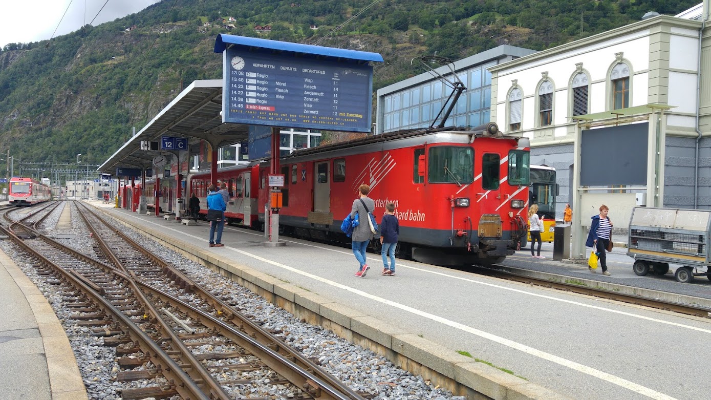 Matterhorn - Gotthard Bahn op het station van Brig