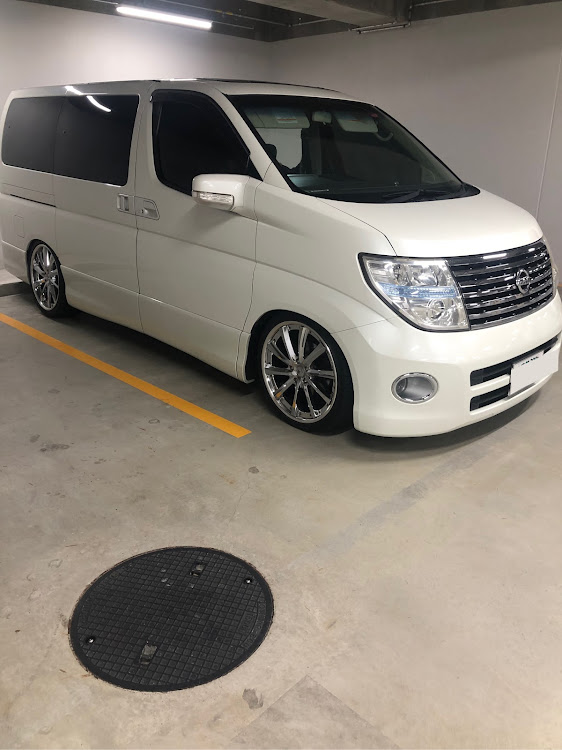 エルグランドのksさんが投稿したカスタム事例の投稿画像1枚目
