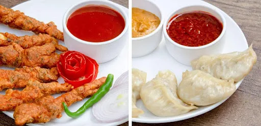 Chicken Roll + Chicken Momos [2 Pieces]