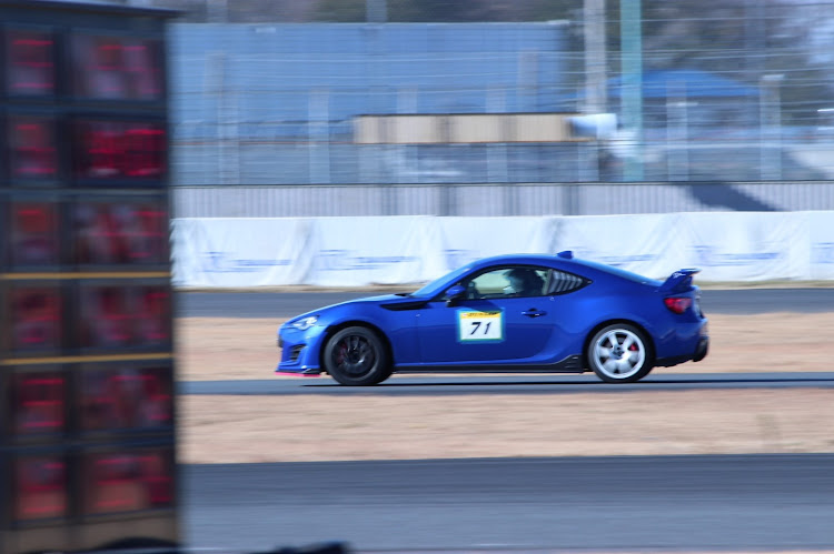 BRZの走行会・チーム六連星・TC1000・寒すぎ・サーキットに関するカスタム事例の投稿画像3枚目