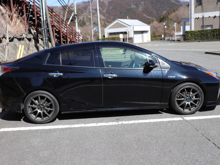 プリウスのホイール交換・エムズガレージ・洗車・ドライブに関するカスタム事例の投稿画像3枚目