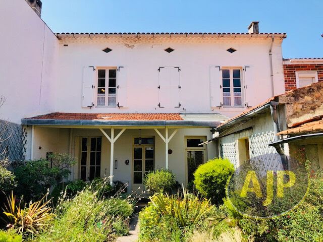 Vente maison 6 pièces 207 m² à Lesparre-Médoc (33340), 244 800 €