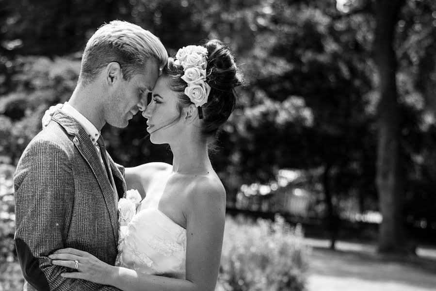 Wedding photographer Tina Downham (tinadownhamwed). Photo of 2 July 2019