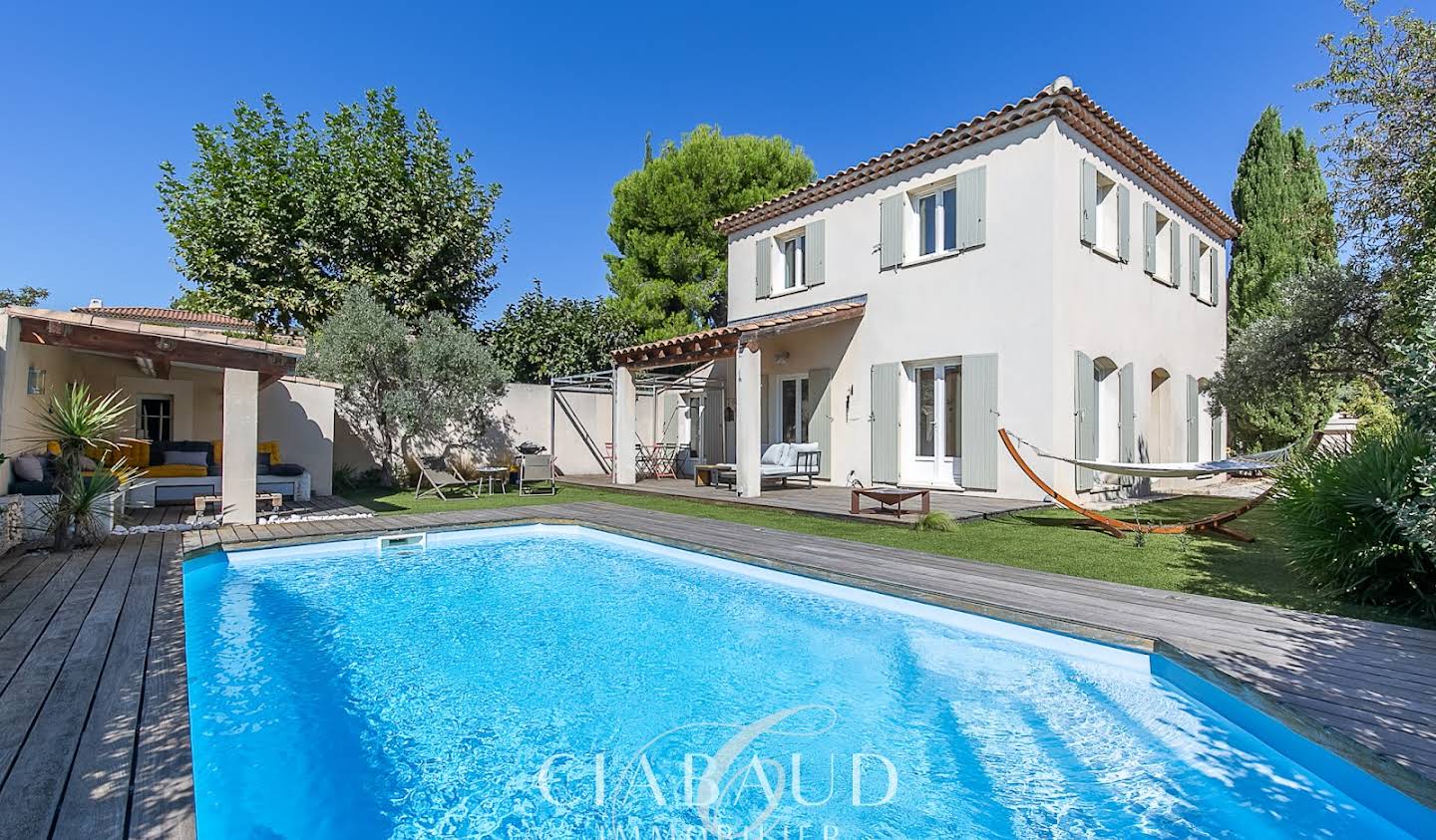 Villa with pool and terrace La Fare-les-Oliviers