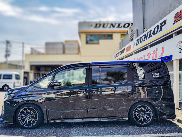 ヴォクシーのプチカスタム・アイライン・給油口・勝手に人の車の写真使うな・ラッピングに関するカスタム事例の投稿画像3枚目