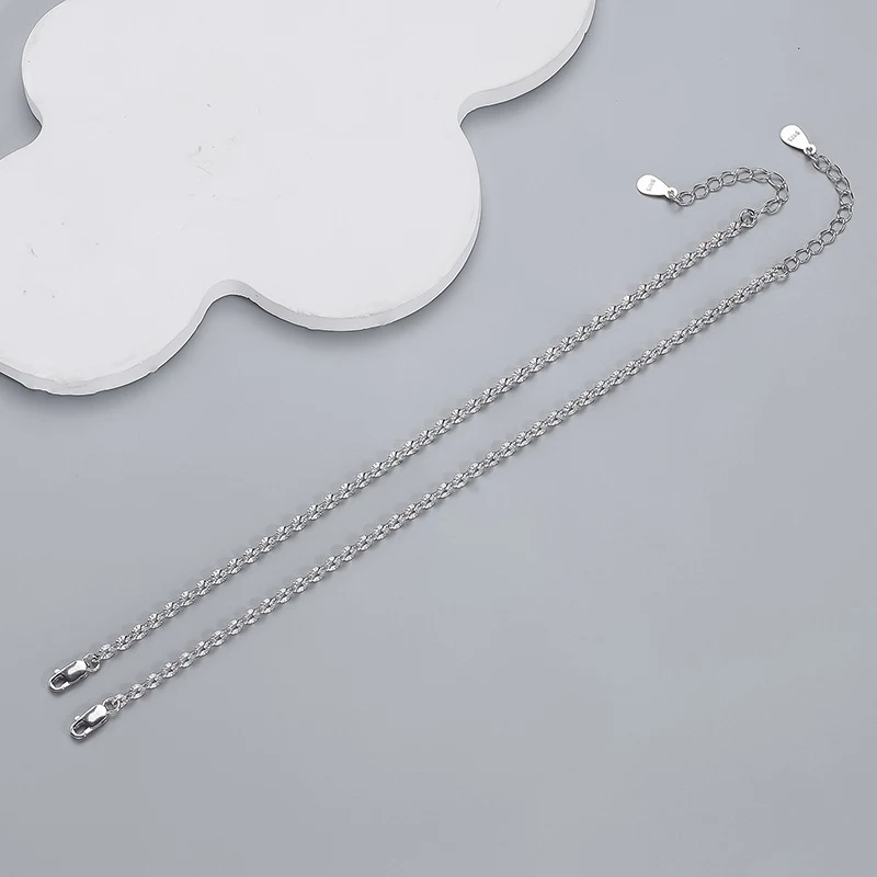 Sprankelende Sterling Zilver Carven Design ZONNEBLOEM Armband – een stralende toevoeging. Perfect voor een vleugje elegantie en zonneschijn.