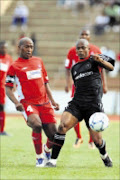 BATTLE: Duncan Lechesa of Free State Stars and Dikgang Mabalane of Orlando Pirates fight for supremacy in an Absa Premiership match at Charles Mopeli Stadium in Free State. 01/11/08. Pic. Lefty Shivambu. © Gallo Images.