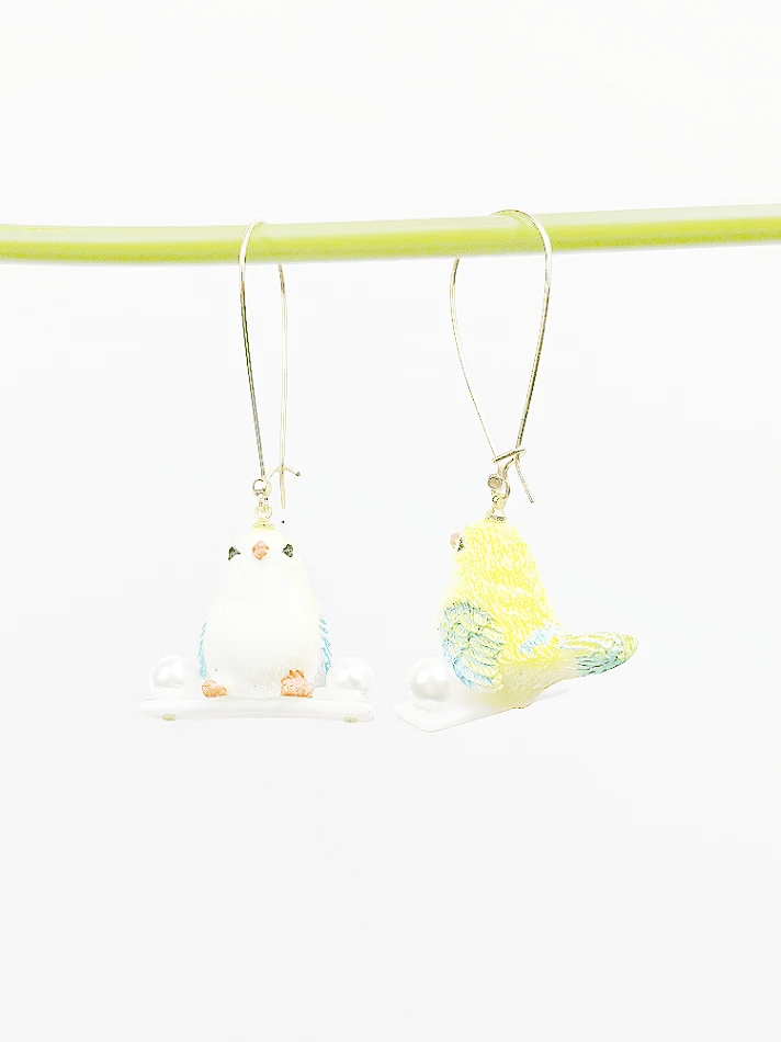 Handgemaakte schattige cartoon vogel oorbellen, creatief en uniek. Voeg een speelse touch toe aan je outfit met deze originele oorbellen.