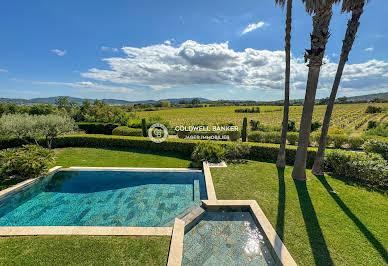 Villa avec piscine et terrasse 4