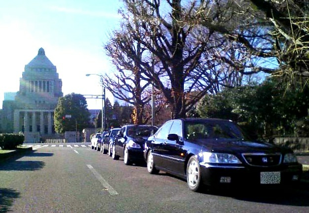 スカイラインのどんらくスカイライン・国会議事堂・オフ会・友達の車・ドライブに関するカスタム事例の投稿画像1枚目