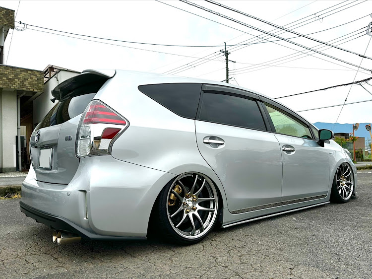 プリウスαのPRISM2023奥伊吹・朝から取り付け・奈良・サイドフラップ完成に関するカスタム事例の投稿画像3枚目