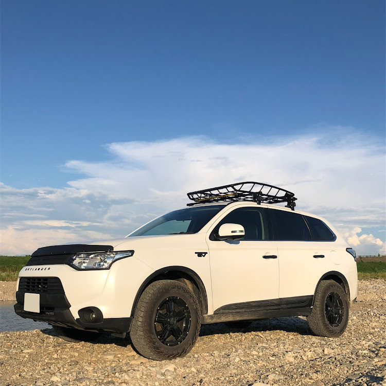 アウトランダーPHEVの愛車の好きな角度・愛車・河原・オフロード・コロナに関するカスタム事例の投稿画像1枚目