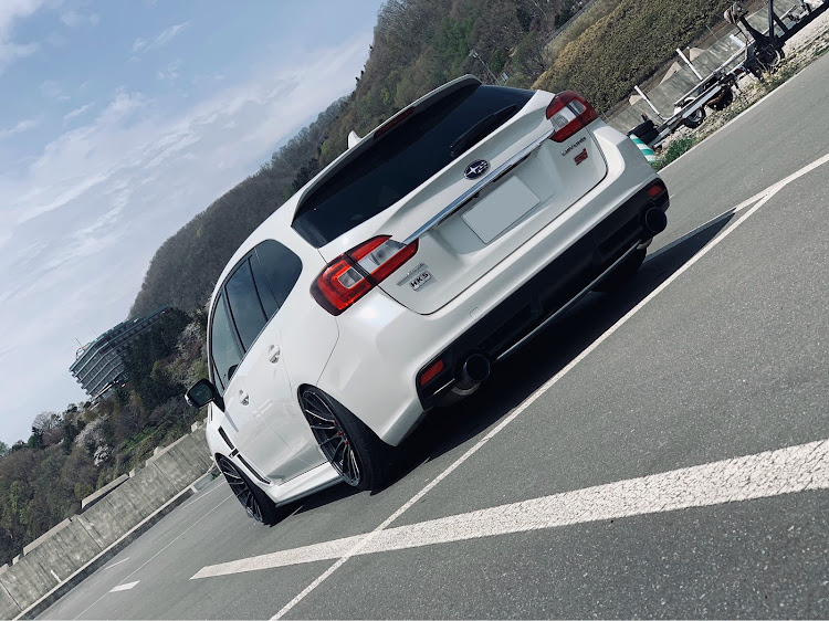 レヴォーグのエンケイRS05RR・シルクロード・車高短に関するカスタム事例の投稿画像3枚目
