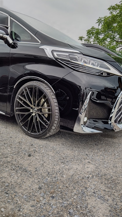 アルファードの最弱のチャレンジャー😎・早朝脱走😁・週末早朝洗車🤭・一度でいいからピックアップに選ばれたい！・あのベンチ置いてありますよ🤭に関するカスタム事例の投稿画像4枚目